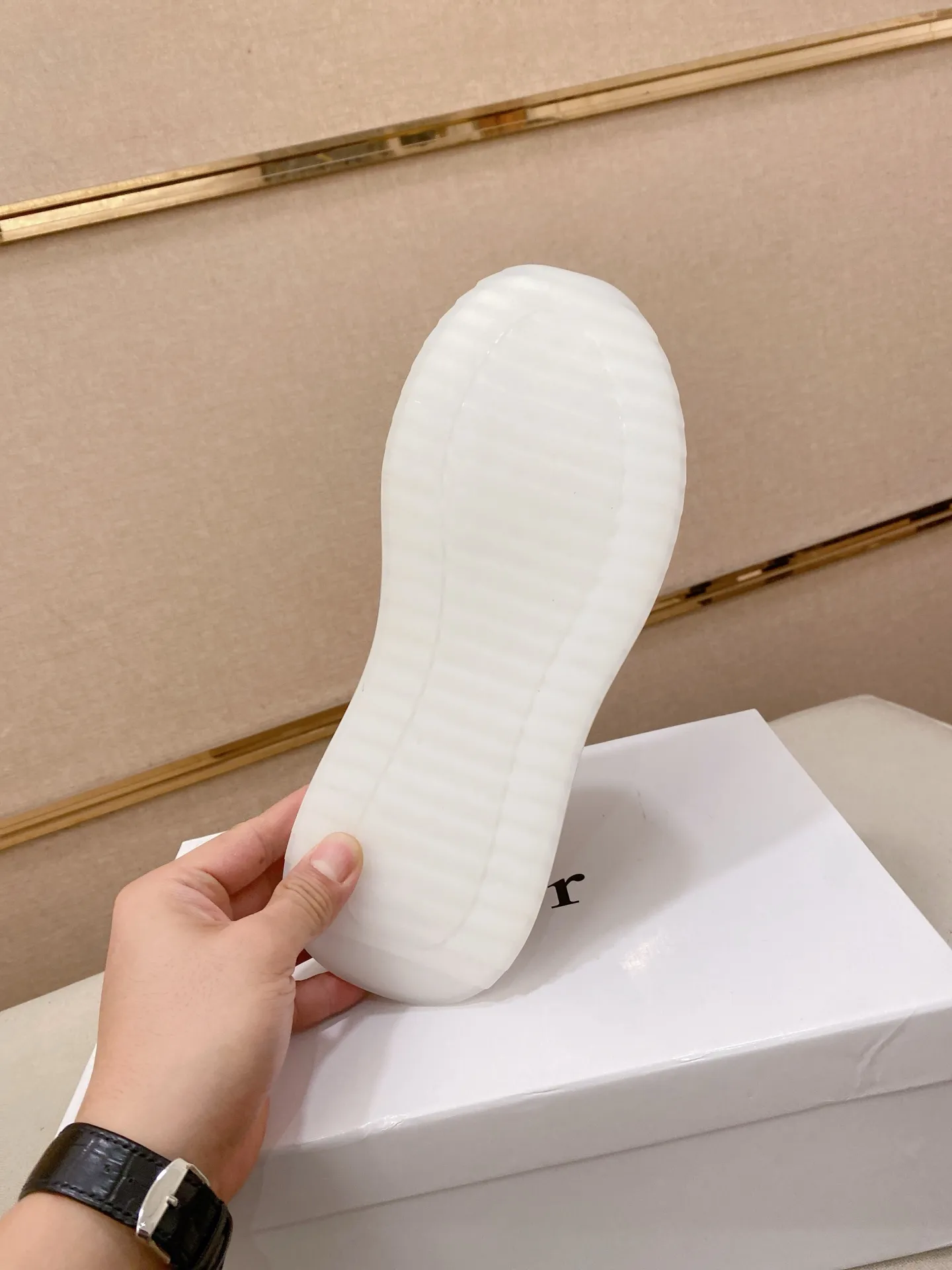 Men's shoes💰 462💰🇮🇹🇮🇹Dior d The new model is on sale at the same time at the counter. The upper 🇮🇹 is imported Italian first-layer cowhide, and the lining is fully imported sheepskin 💪💪. It is a complete 1⃣️ to 1⃣️ replica 🇮🇹💪💪, ⚠ Sole: The original sole is specially provided by the original factory. The exclusive movable molded sole is super comfortable. ⚠Original factory single goods, 🔍🔍high quality, you can enter and leave the counter at will, welcome to compare⚠. Code number:38-44